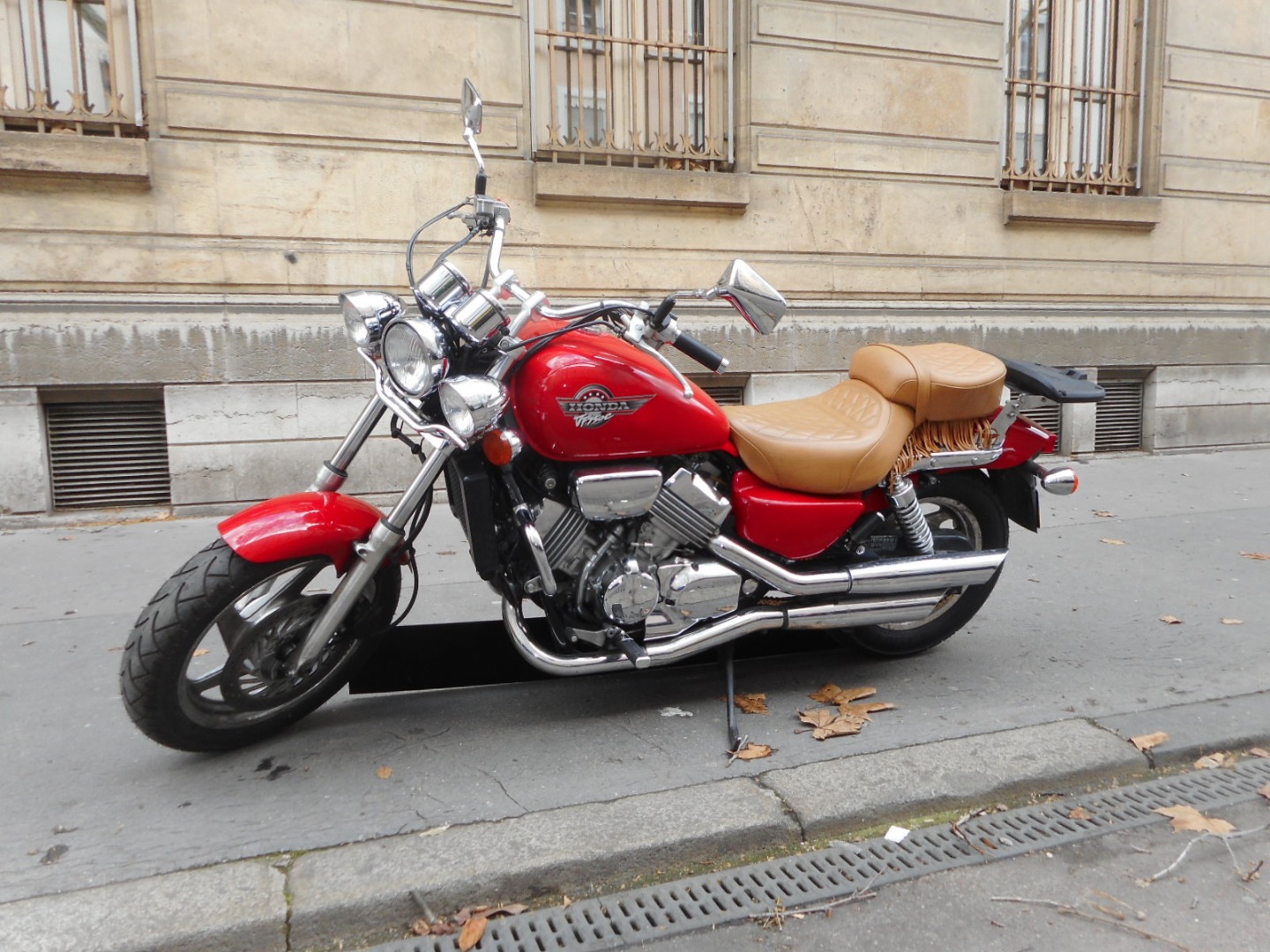 Moto depot Motos d’occasion collection honda, VFC 750 HONDA ROUGE